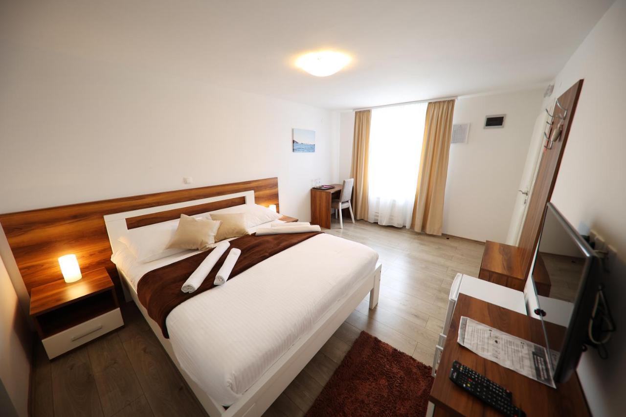 Hotel Murter Bagian luar foto